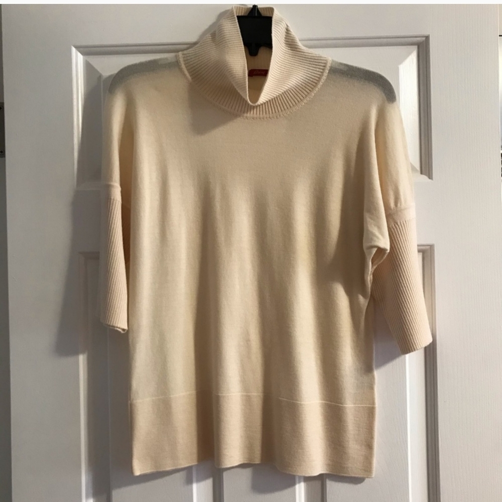 Brioni ivory SS turtleneck in medium